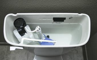 3 Ways Clean the Inside of a Toilet Tank With Vinegar