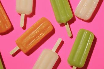 https://cf.ltkcdn.net/cocktails/images/slide/305806-850x567-assorted-alcoholic-ice-pops.jpg