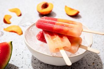 https://cf.ltkcdn.net/cocktails/images/slide/305819-850x567-tequila-sunrise-ice-pop.jpg