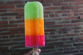 https://cf.ltkcdn.net/cocktails/images/slide/305822-850x566-party-on-a-stick-ice-pop.jpg