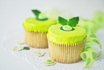 https://cf.ltkcdn.net/party/images/slide/335826-850x567-green-cupcakes-1273520509.jpg