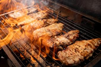 https://cf.ltkcdn.net/food-drink/meal-ideas/images/slide/343066-850x567-grilling-chicken-986086584.jpg