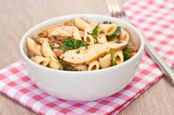 https://cf.ltkcdn.net/food-drink/meal-ideas/images/slide/343070-850x566-chicken-pasta-185323949.jpg