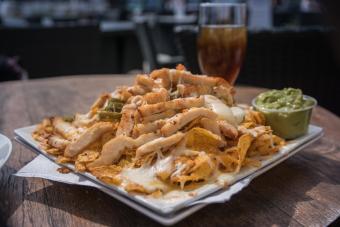 https://cf.ltkcdn.net/food-drink/meal-ideas/images/slide/343071-850x567-nachos-911121962.jpg