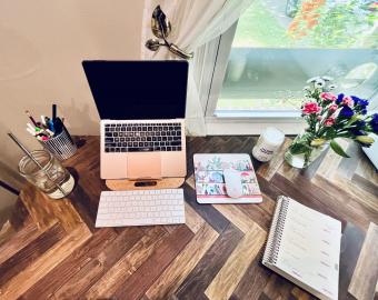 My Home Office Setup Keeps Me on Track: These Are My Secrets