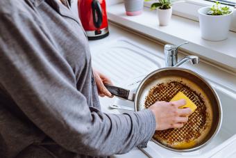 7 Surefire Ways to Remove Burnt Grease From Your Frying Pans