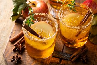 17 Crown Royal Apple Drink Recipes + 30 Mixers