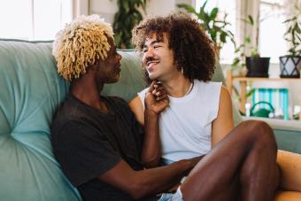 https://cf.ltkcdn.net/www/images/slide/358047-850x566-queer-couple-2303271417.jpg