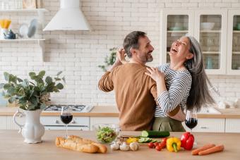 https://cf.ltkcdn.net/www/images/slide/358397-850x567-middle-aged-couple-dancing-in-the-kitchen-1992115676.jpg